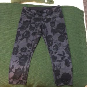 Lululemon Athletica Cropped Leggings Floral